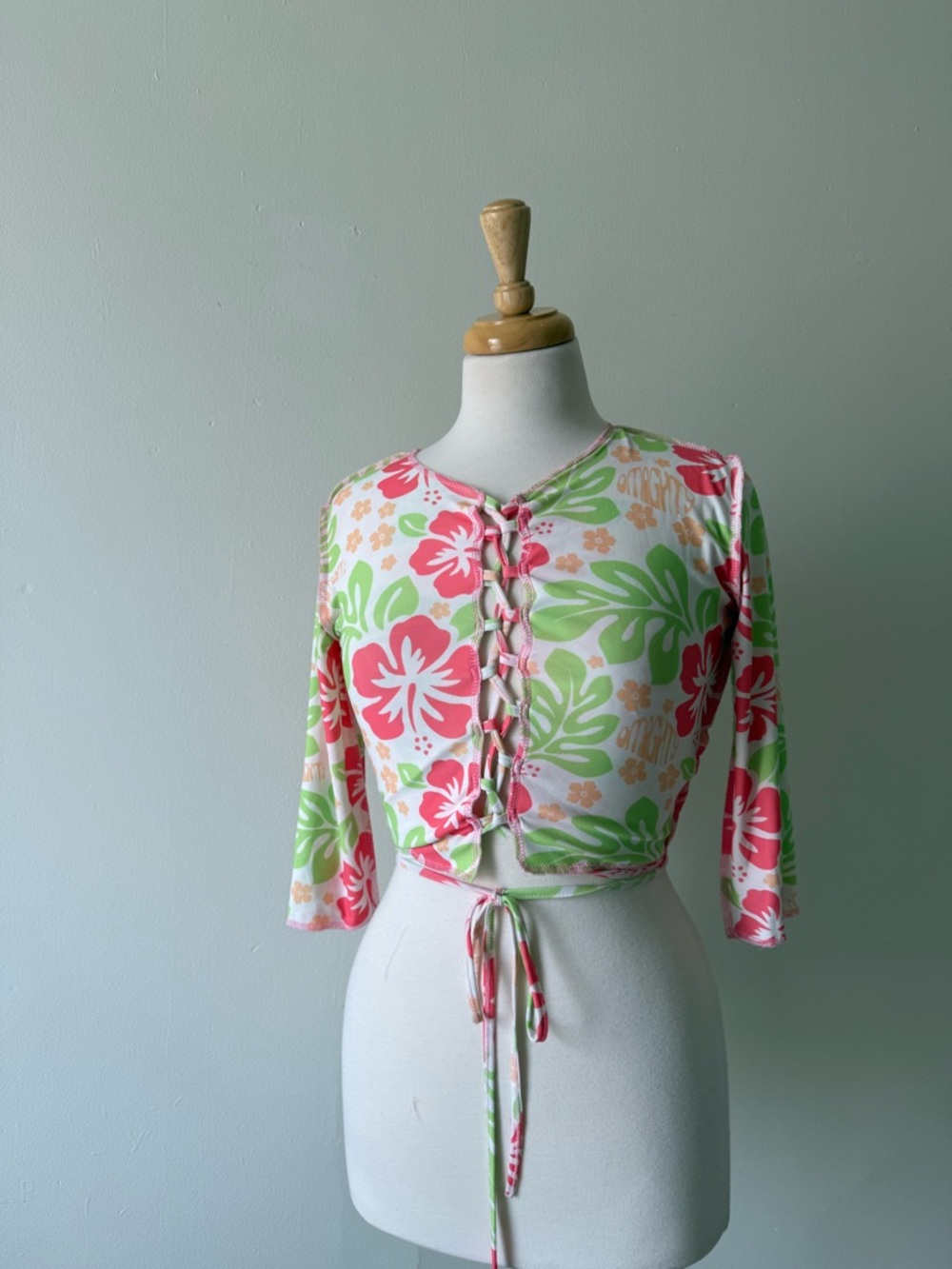 Omighty Tropical Lace-Up Crop Top – Y2K / Island Beach core